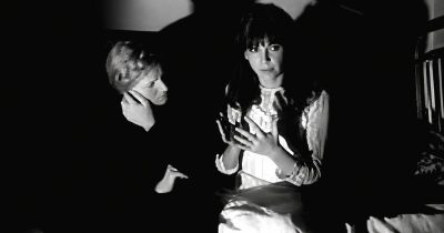 Tekst Marije Stanojević i Mihajla Vitezovića bavi se revalorizacijom televizijskog filma DAROVI MOJE ROĐAKE MARIJE (1969) Đorđa Kadijevića.